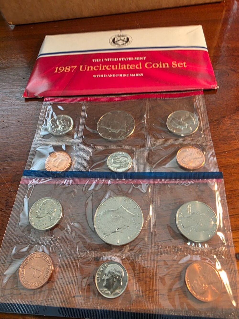 1987 UNITED STATES MINT UNCIRCULATED SET OF COINS P/D